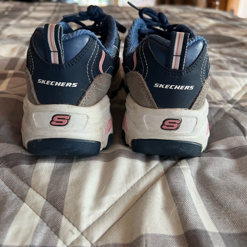 Sketchers Air Cooled Foam
Sneakers